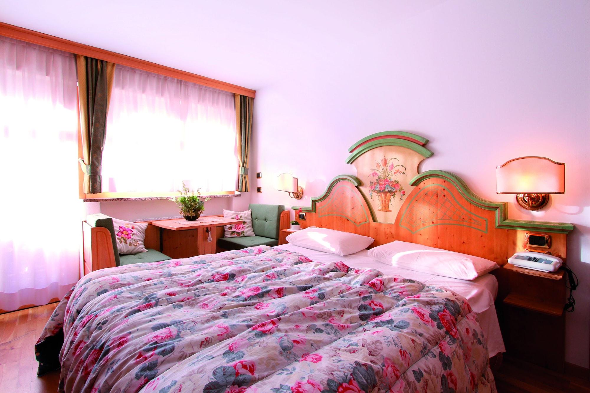 Hotel Dolomiti Schloss Canazei Eksteriør bilde