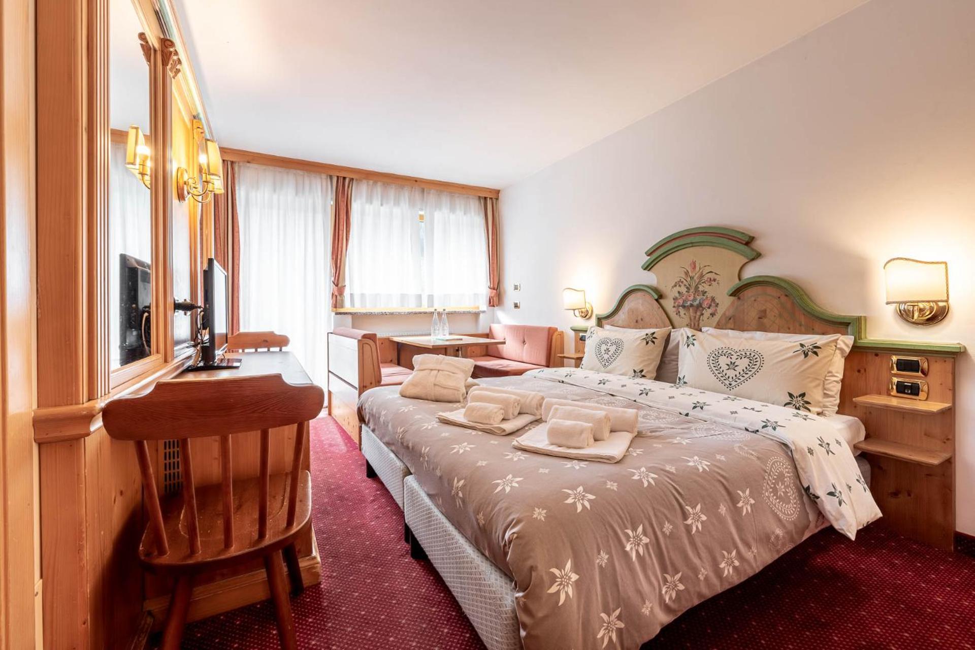 Hotel Dolomiti Schloss Canazei Eksteriør bilde