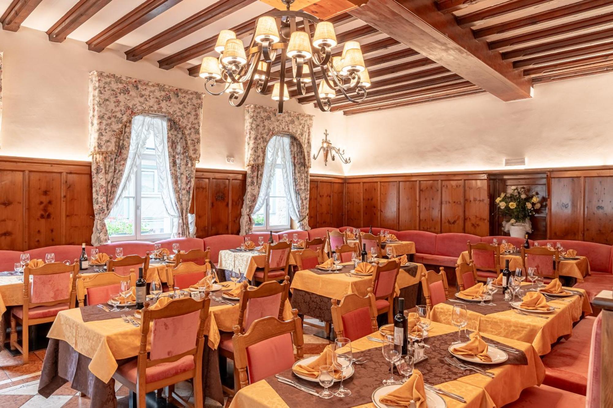 Hotel Dolomiti Schloss Canazei Eksteriør bilde