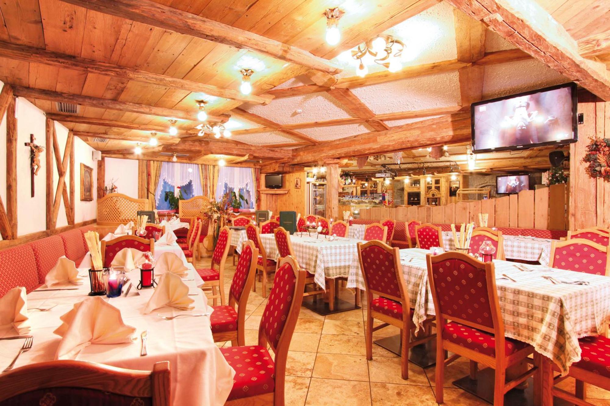 Hotel Dolomiti Schloss Canazei Eksteriør bilde