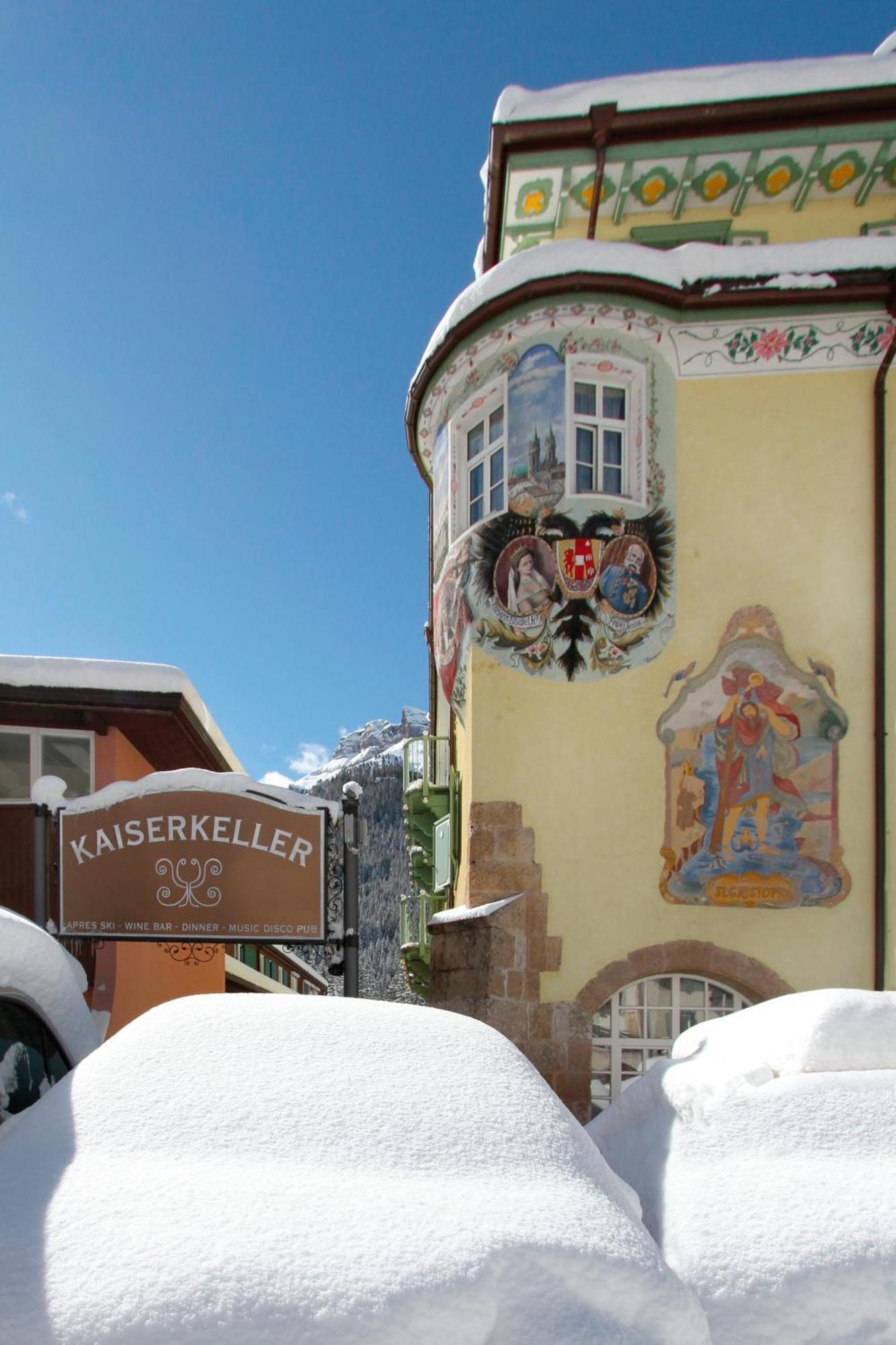 Hotel Dolomiti Schloss Canazei Eksteriør bilde