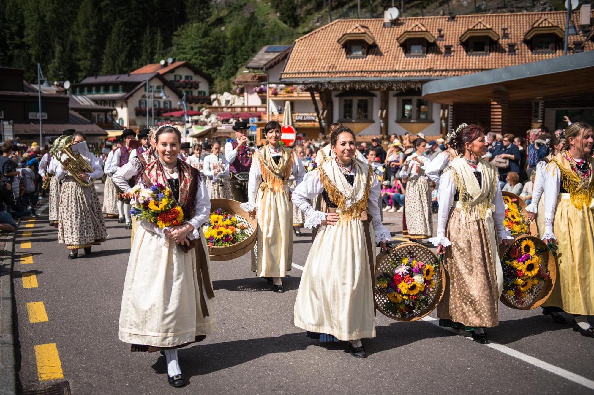 Hotel Dolomiti Schloss Canazei Eksteriør bilde